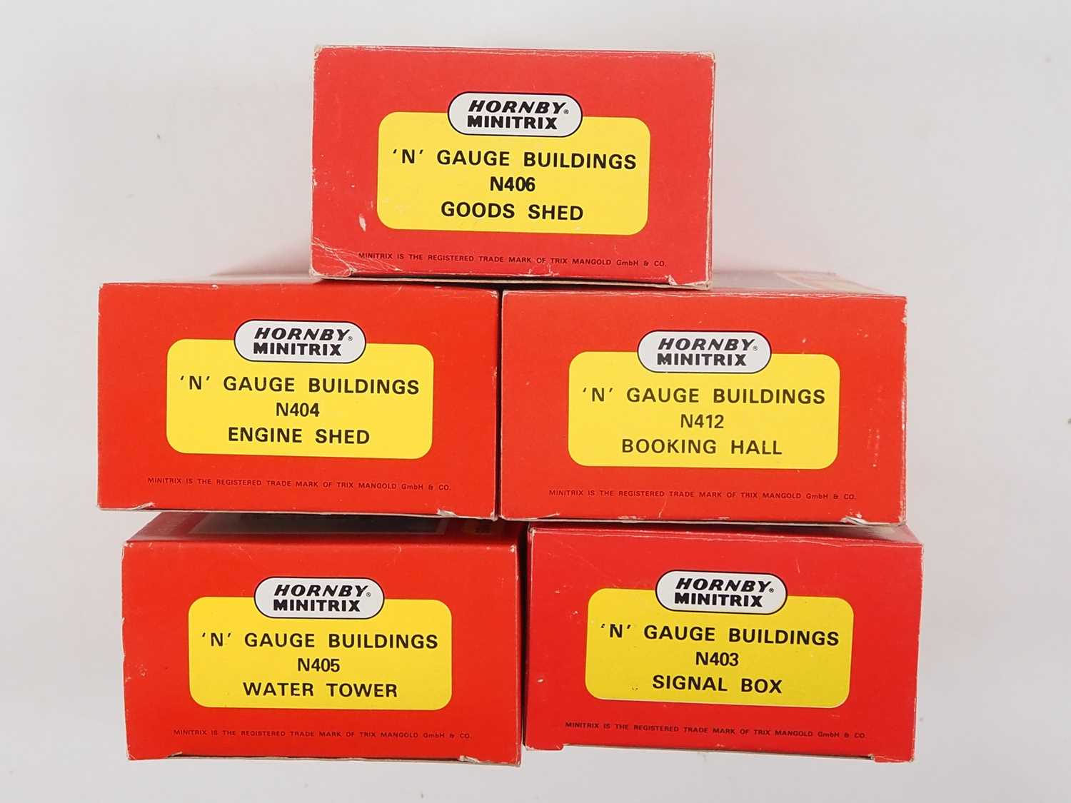 A group of HORNBY MINITRIX and LYDDLE END buildings in plastic and resin in original boxes - Image 9 of 11