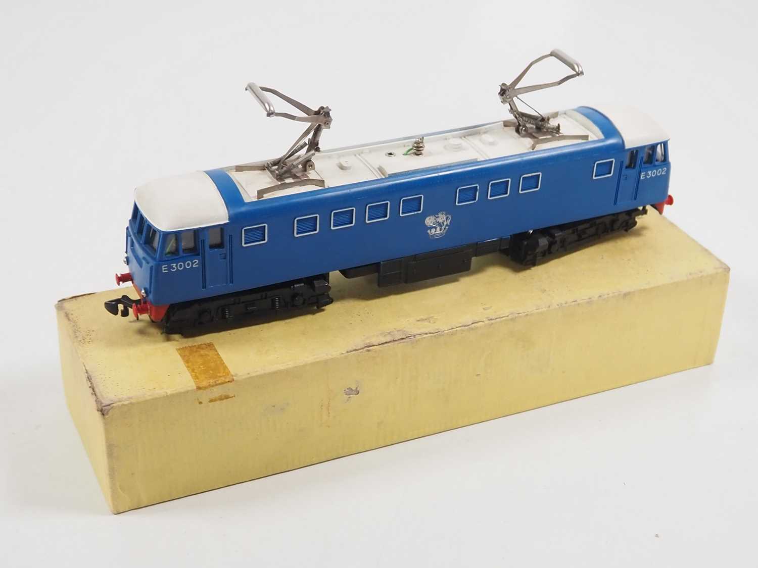 A HORNBY DUBLO OO gauge 2245 2-rail AL-1 electric locomotive numbered E3002 - G/VG in F/G box - Image 6 of 9