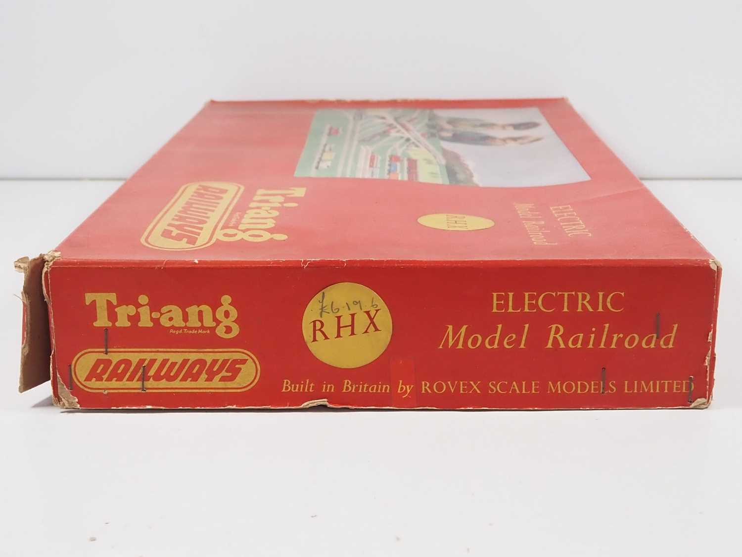 A TRIANG OO gauge RHX Transcontinental train set together with a pair of additional boxed - Image 6 of 6