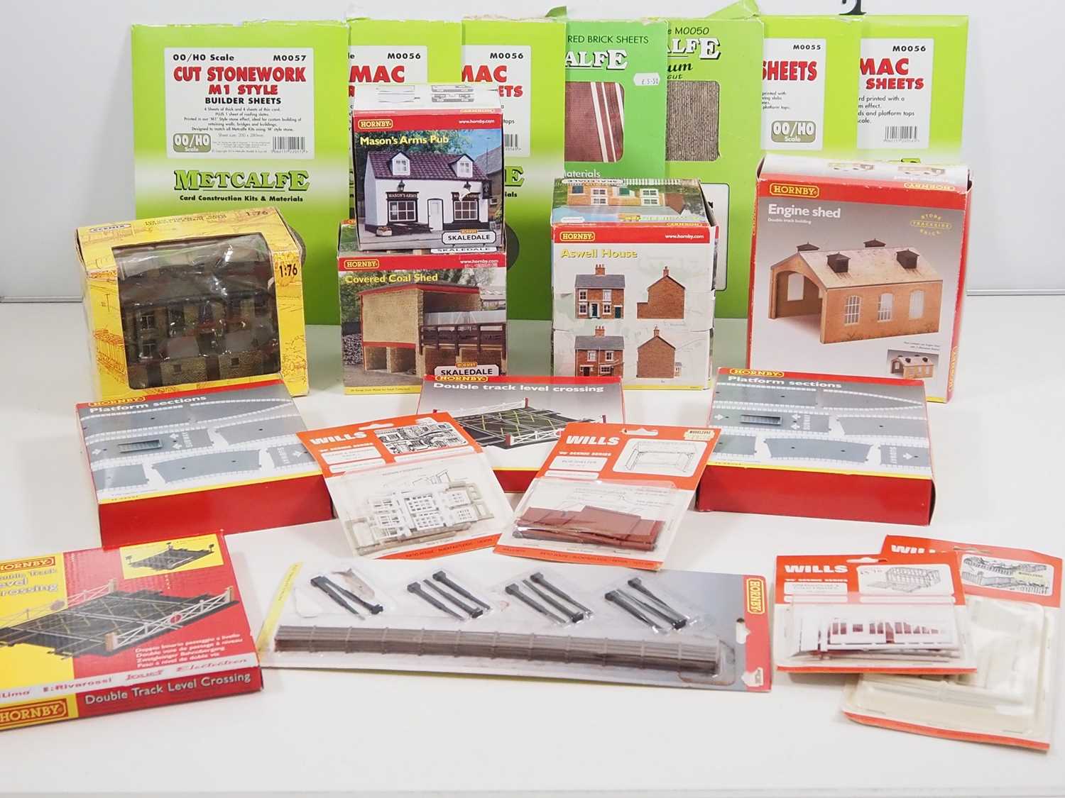 A group of HORNBY OO gauge Skaledale buildings together with various kits and accessories by
