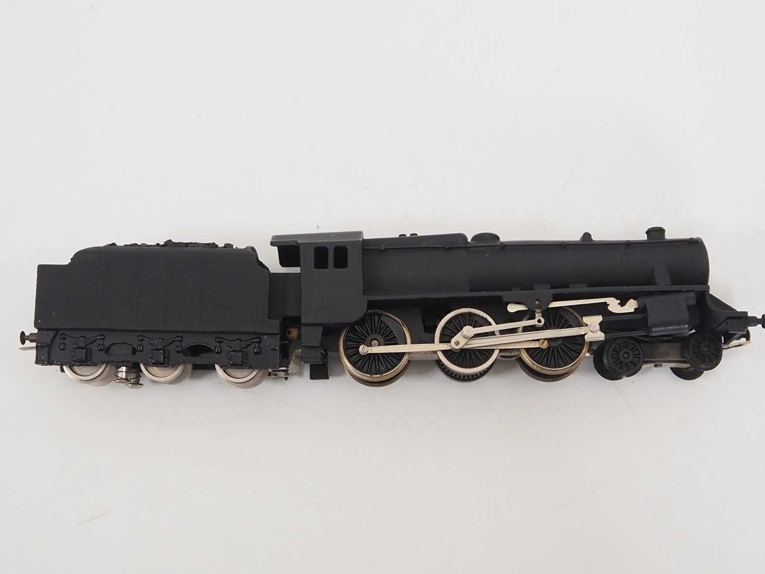 A WRENN OO gauge 2-6-4 steam tank locomotive in Caledonian blue livery together with a FARISH OO - Image 10 of 13