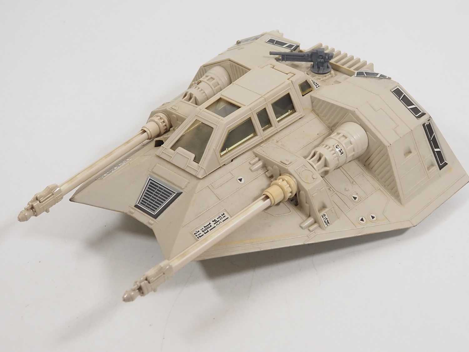 A large group of vintage PALITOY/KENNER Star Wars toys to include a Millennium Falcon, AT-AT and - Image 11 of 12
