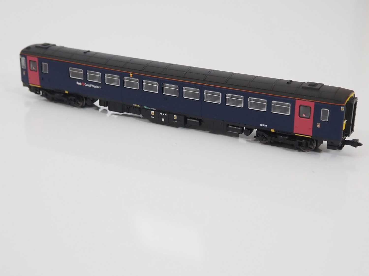 A GAUGEMASTER (by DAPOL) N gauge class 153 single car railcar in First Great Western livery - VG/E - Image 3 of 5