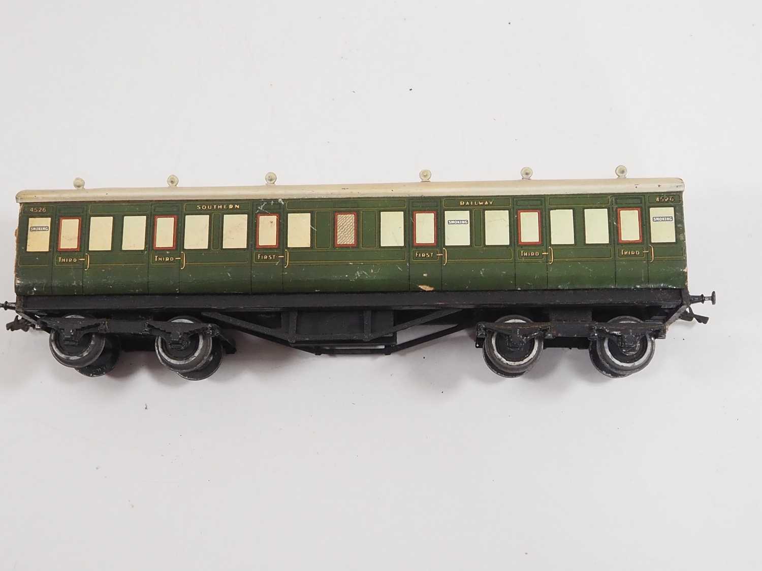 A pair of LEEDS MODEL COMPANY O gauge Southern Railway Suburban passenger coaches, one in original - Image 3 of 7