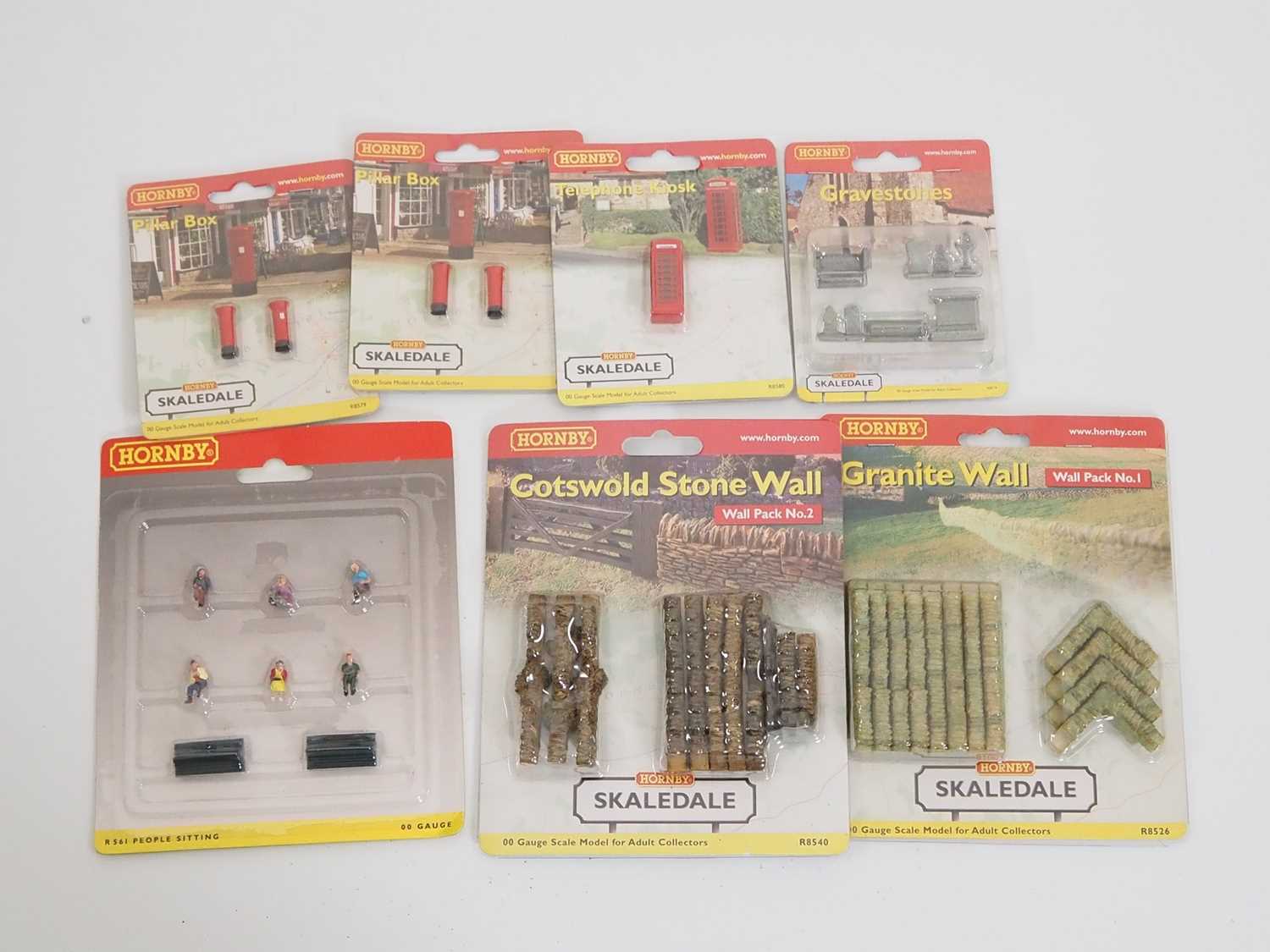 A group of HORNBY buildings and accessories including Skaledale examples, boxed or in original - Image 3 of 6