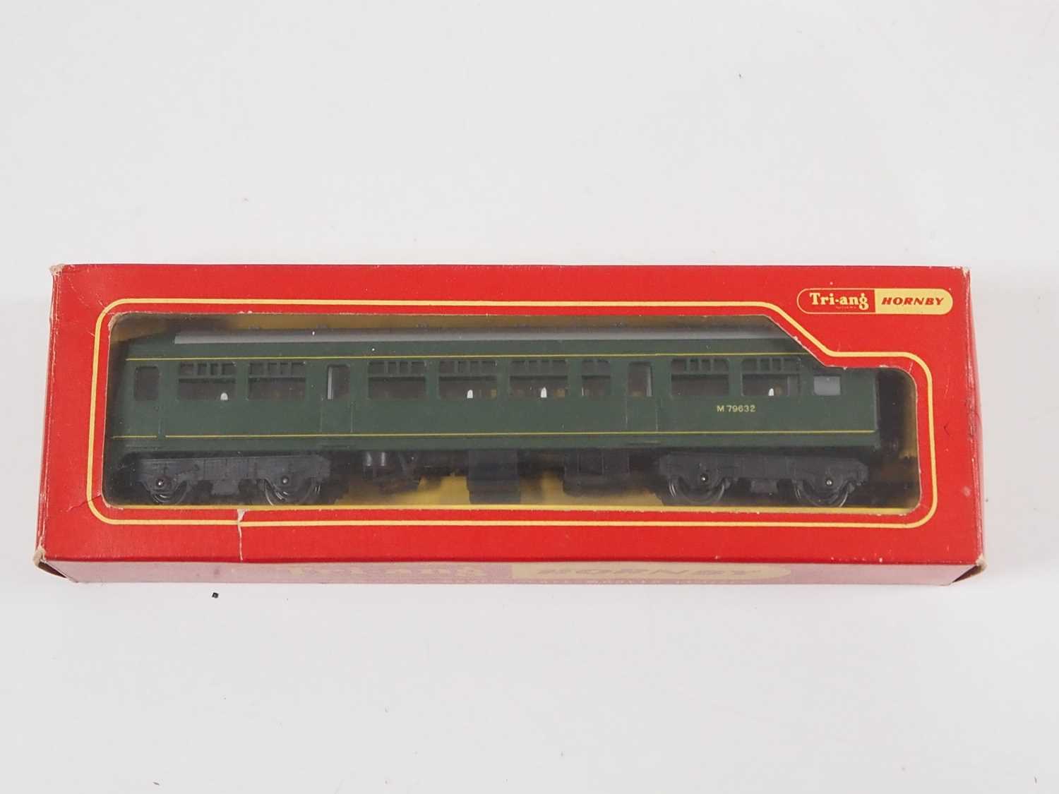 A HORNBY OO gauge 2-car diesel railcar in original box, together with a group of boxed and unboxed - Image 3 of 6