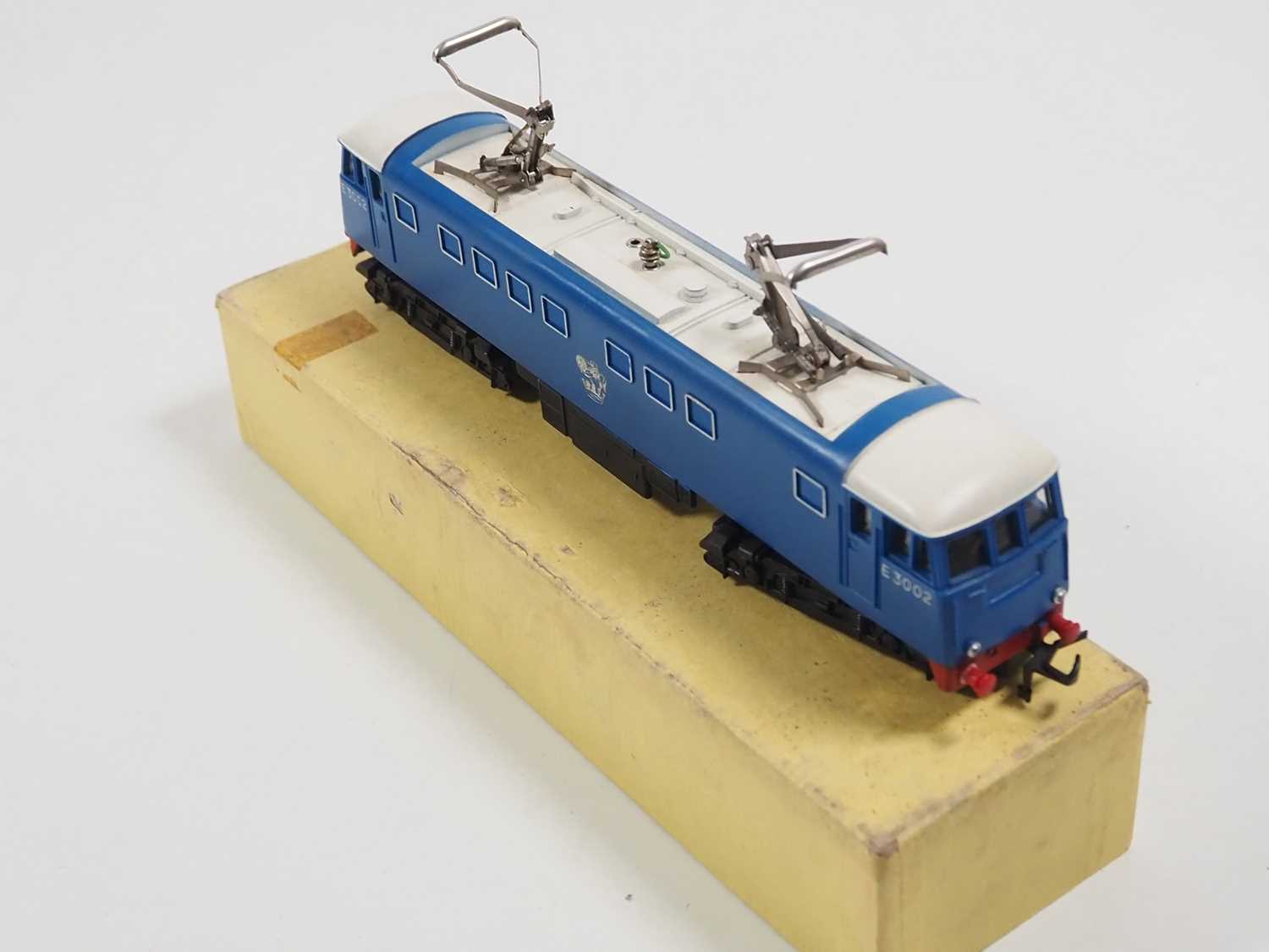 A HORNBY DUBLO OO gauge 2245 2-rail AL-1 electric locomotive numbered E3002 - G/VG in F/G box - Image 5 of 9