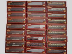 A large group of MAINLINE boxed OO gauge coaches in BR, LMS and GWR liveries - VG in G/VG boxes (