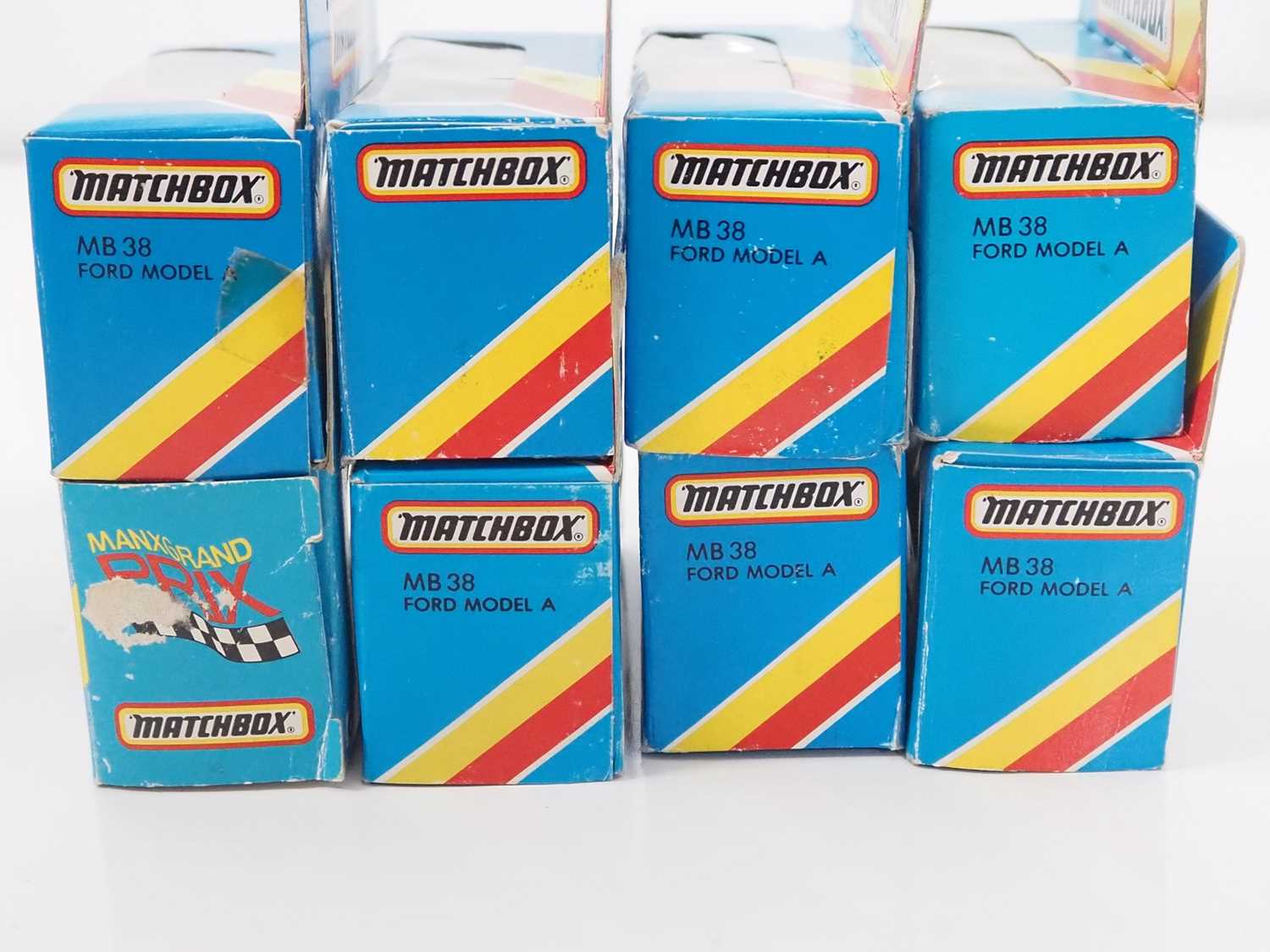 A large group of MATCHBOX diecast later production (Macau) vans - mostly Code 3 limited editions - Bild 6 aus 7