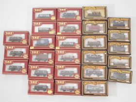 A group of OO gauge wagons by AIRFIX and MAINLINE - VG in G/VG boxes (26)