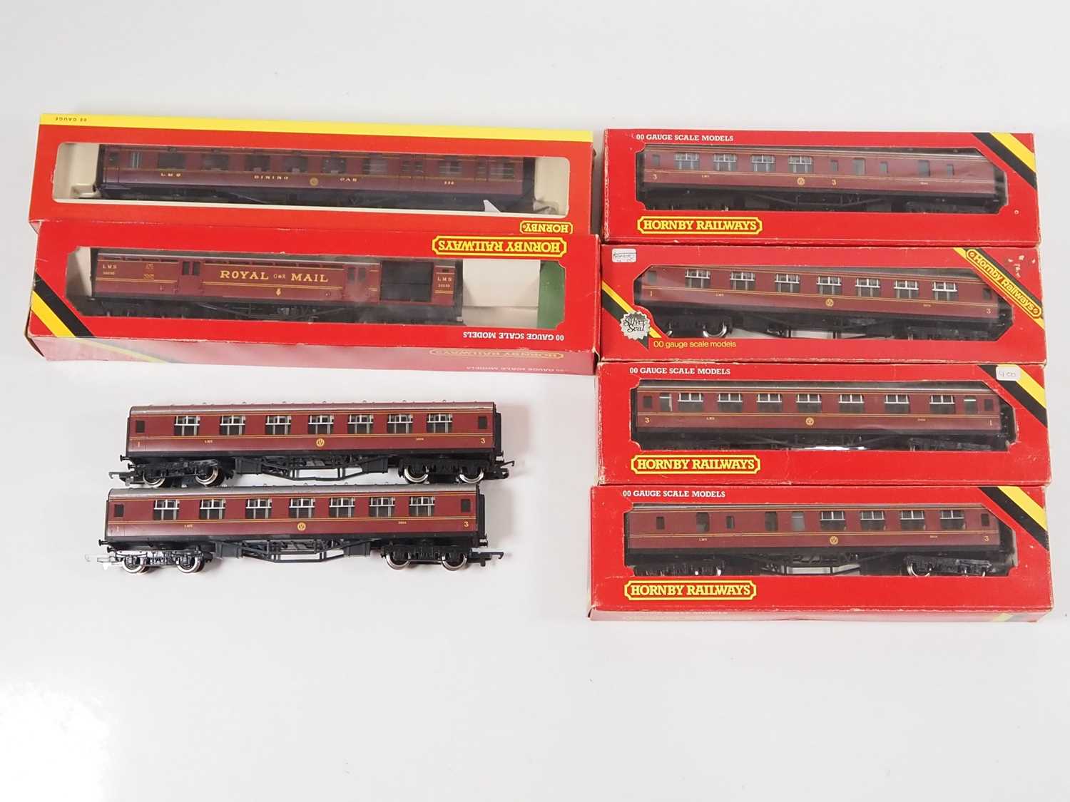 A quantity of OO gauge boxed and unboxed passenger coaches by HORNBY - G/VG in generally G boxes ( - Bild 8 aus 9