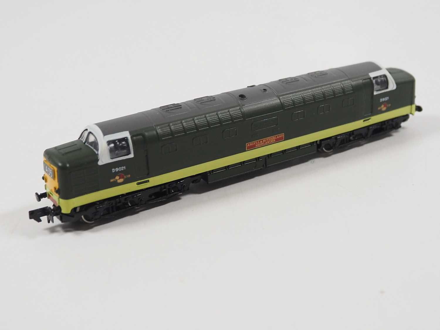 A pair of N gauge Deltic diesel locomotives comprising a FARISH version (boxed) and a LIMA - Image 8 of 10
