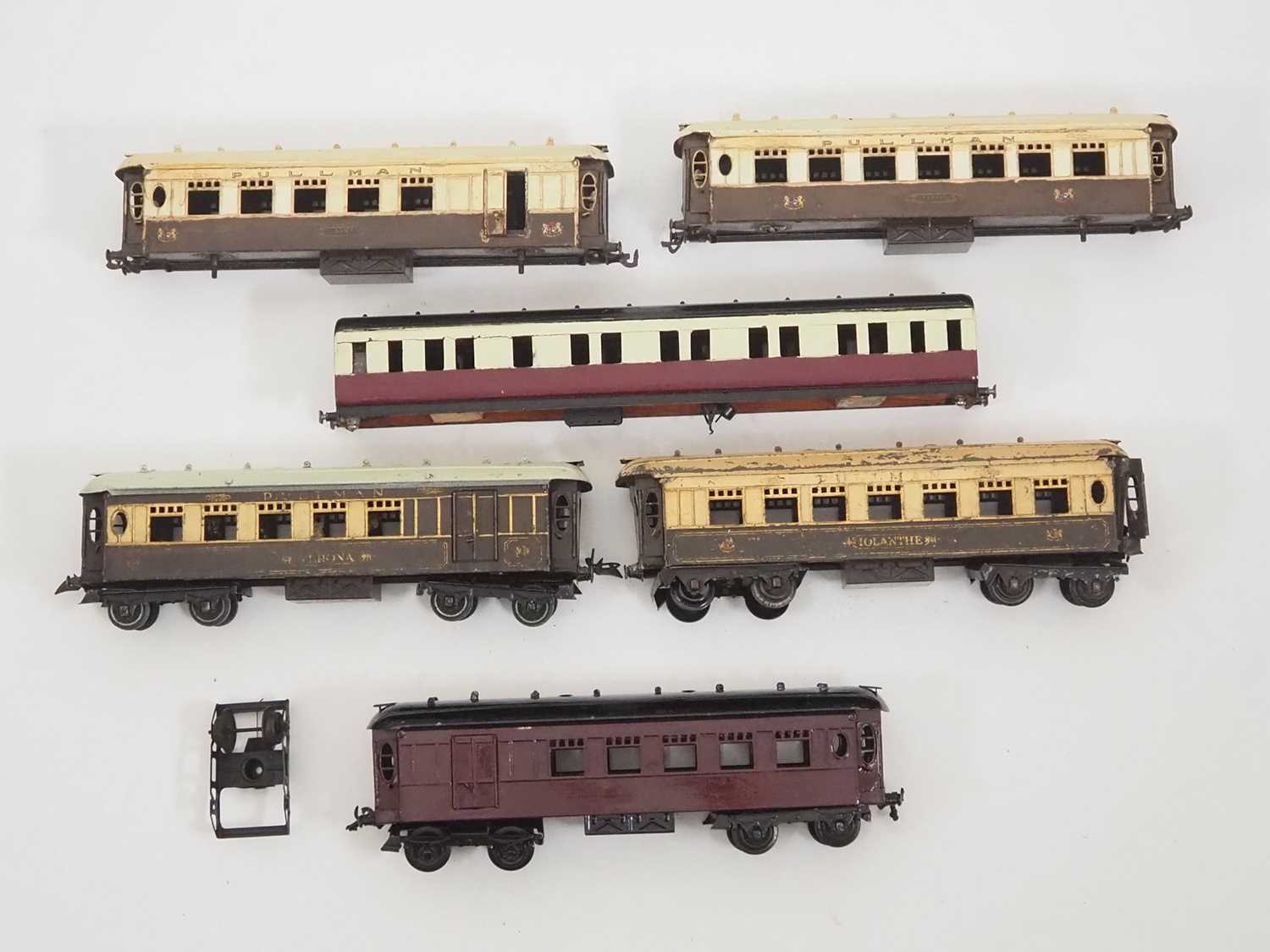 A group of HORNBY O gauge No 2 special Pullman cars and a kitbuilt coach all A/F - F (unboxed) (6)