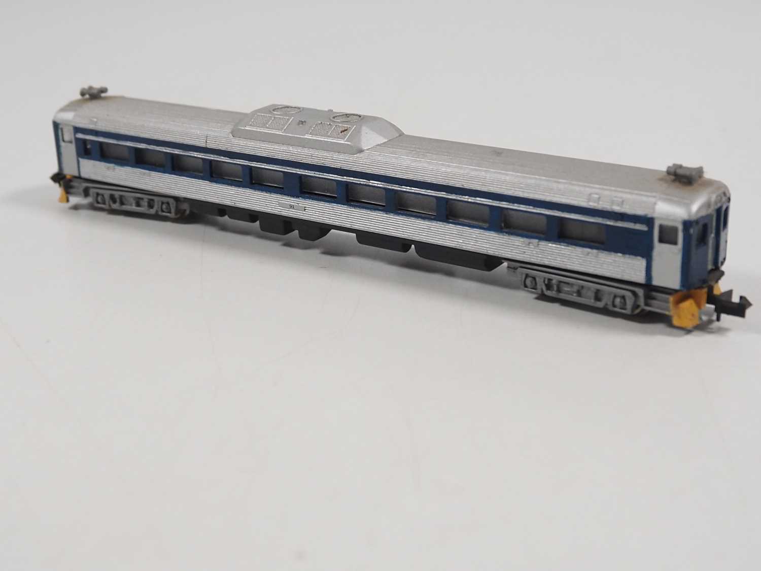 A pair of N gauge CON-COR American outline Budd RDC railcars comprising a powered and dummy version, - Bild 3 aus 9