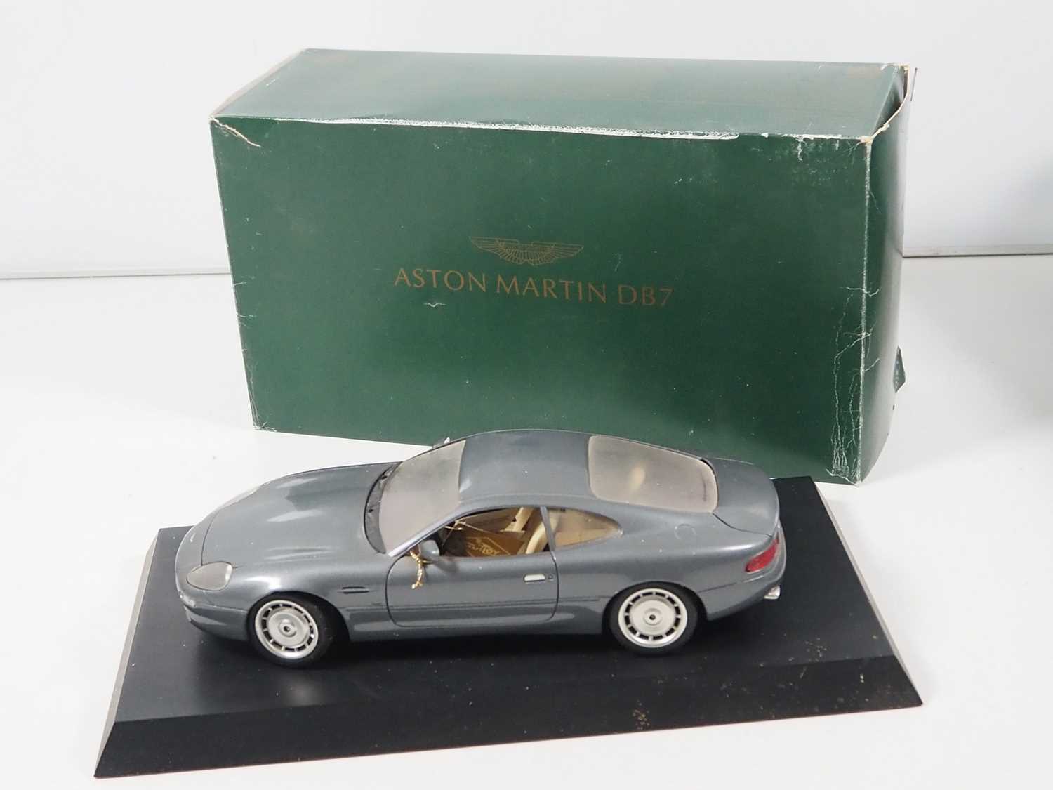 A very mixed group of diecast cars comprising a MAISTO 1:12 scale Jaguar XJ220, a GUILOY 1:18 - Image 3 of 5
