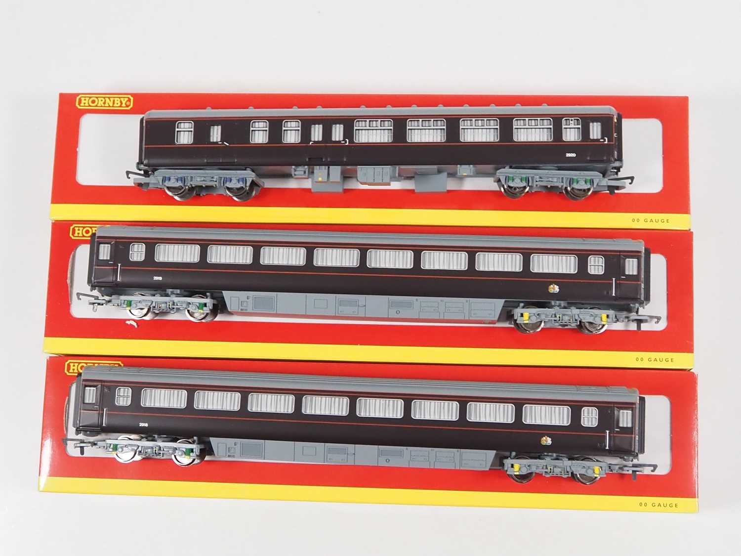A HORNBY R4197 OO gauge 'The Royal Train' add-on triple coach pack - VG/E in VG box - Image 2 of 4