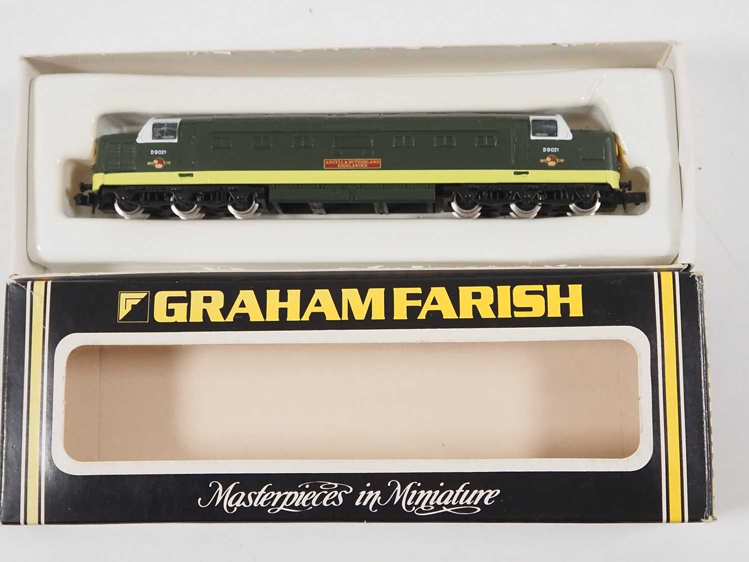 A pair of N gauge Deltic diesel locomotives comprising a FARISH version (boxed) and a LIMA - Image 6 of 10