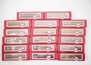 A group of DAPOL boxed OO gauge coaches in BR maroon livery - VG in G/VG boxes (17)