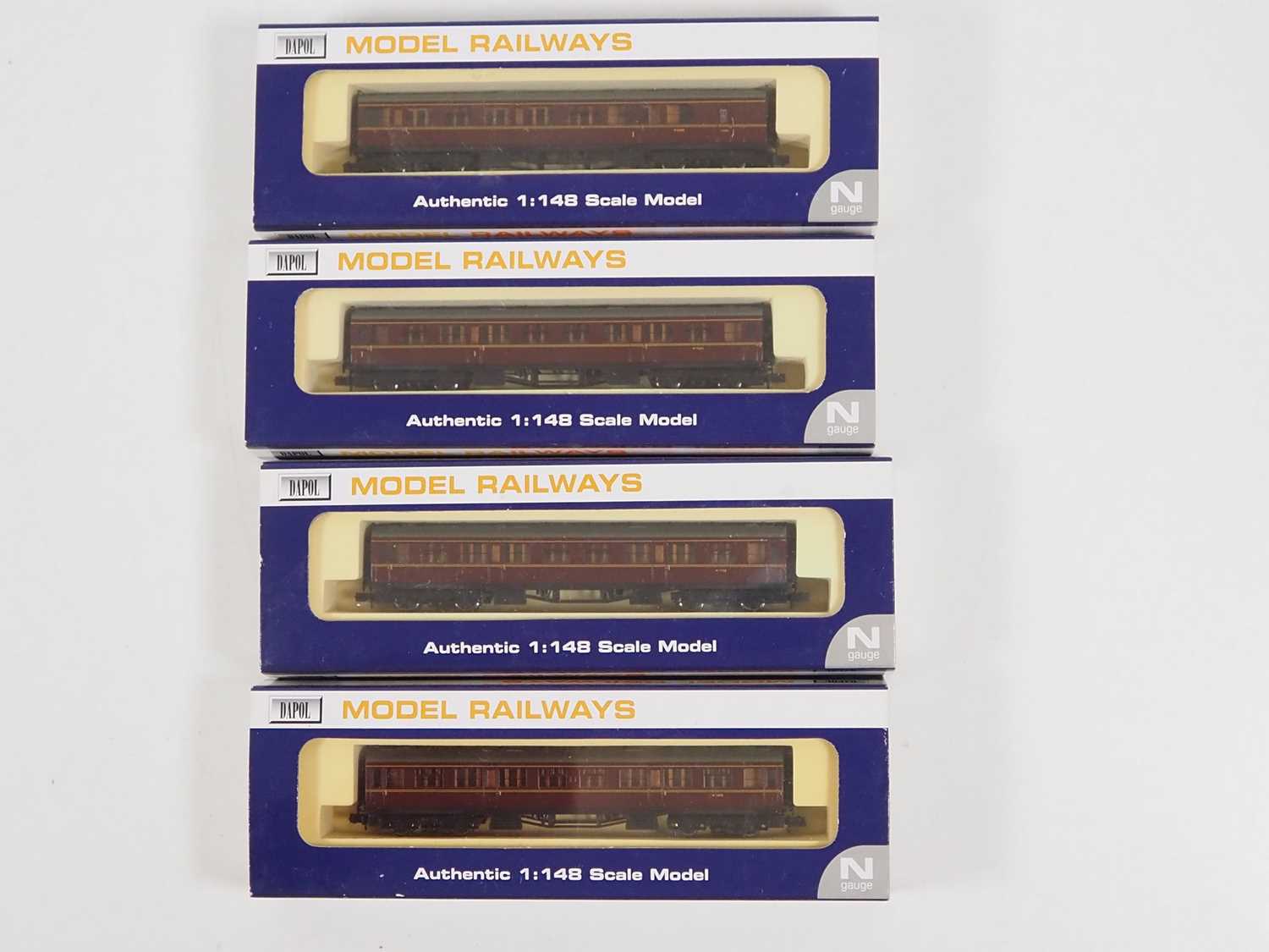 A group of DAPOL N gauge rolling stock comprising a class M7 steam tank locomotive in BR black, four - Bild 2 aus 8