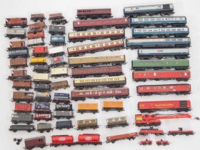 A mixed group of unboxed OO gauge coaches and other rolling stock by various manufacturers -