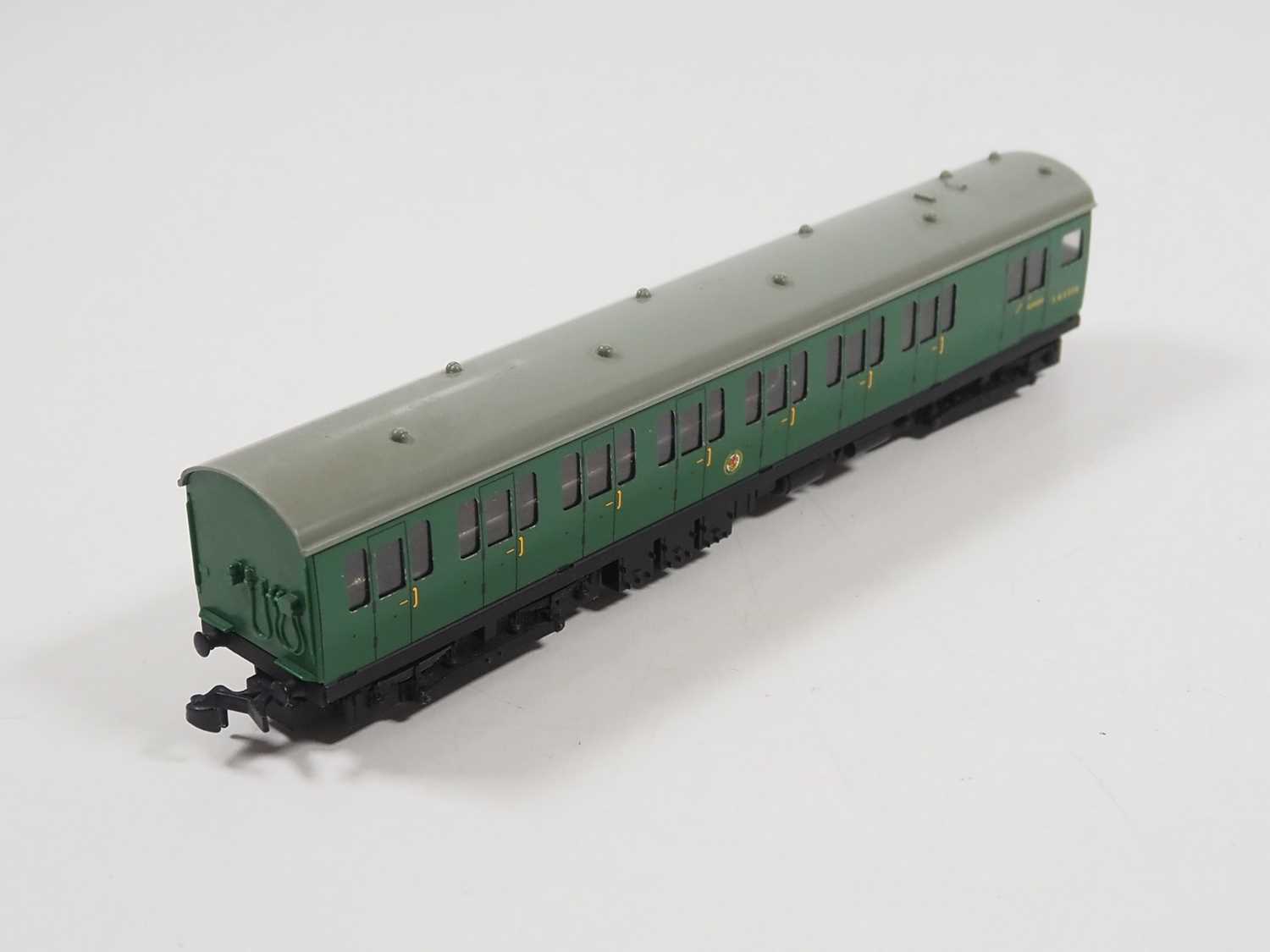 A HORNBY DUBLO 3250/4150 3-rail OO gauge BR(S) Electric Motor Coach with Driving Trailer 2 car EMU - Image 6 of 9