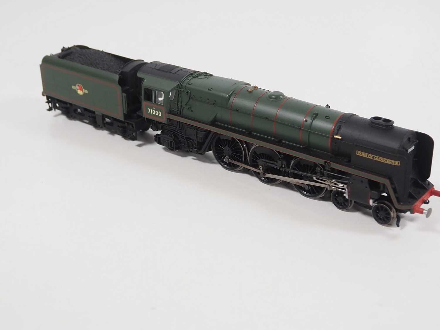 A BACHMANN OO gauge boxed class V2 steam locomotive together with an unboxed HORNBY 'Duke of - Bild 2 aus 8