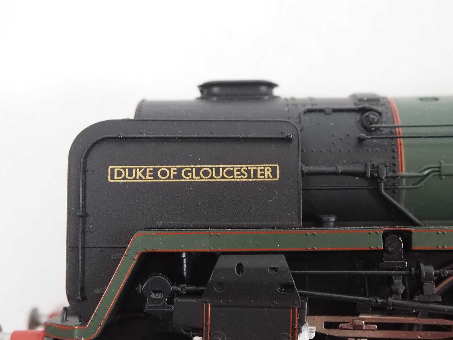 A BACHMANN OO gauge boxed class V2 steam locomotive together with an unboxed HORNBY 'Duke of - Bild 4 aus 8