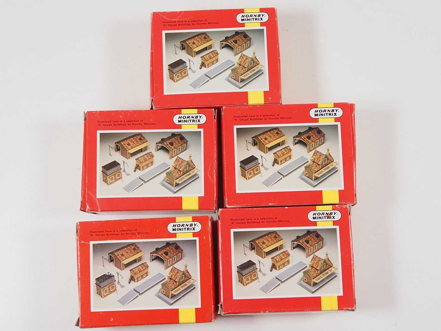 A group of HORNBY MINITRIX and LYDDLE END buildings in plastic and resin in original boxes - Image 6 of 11