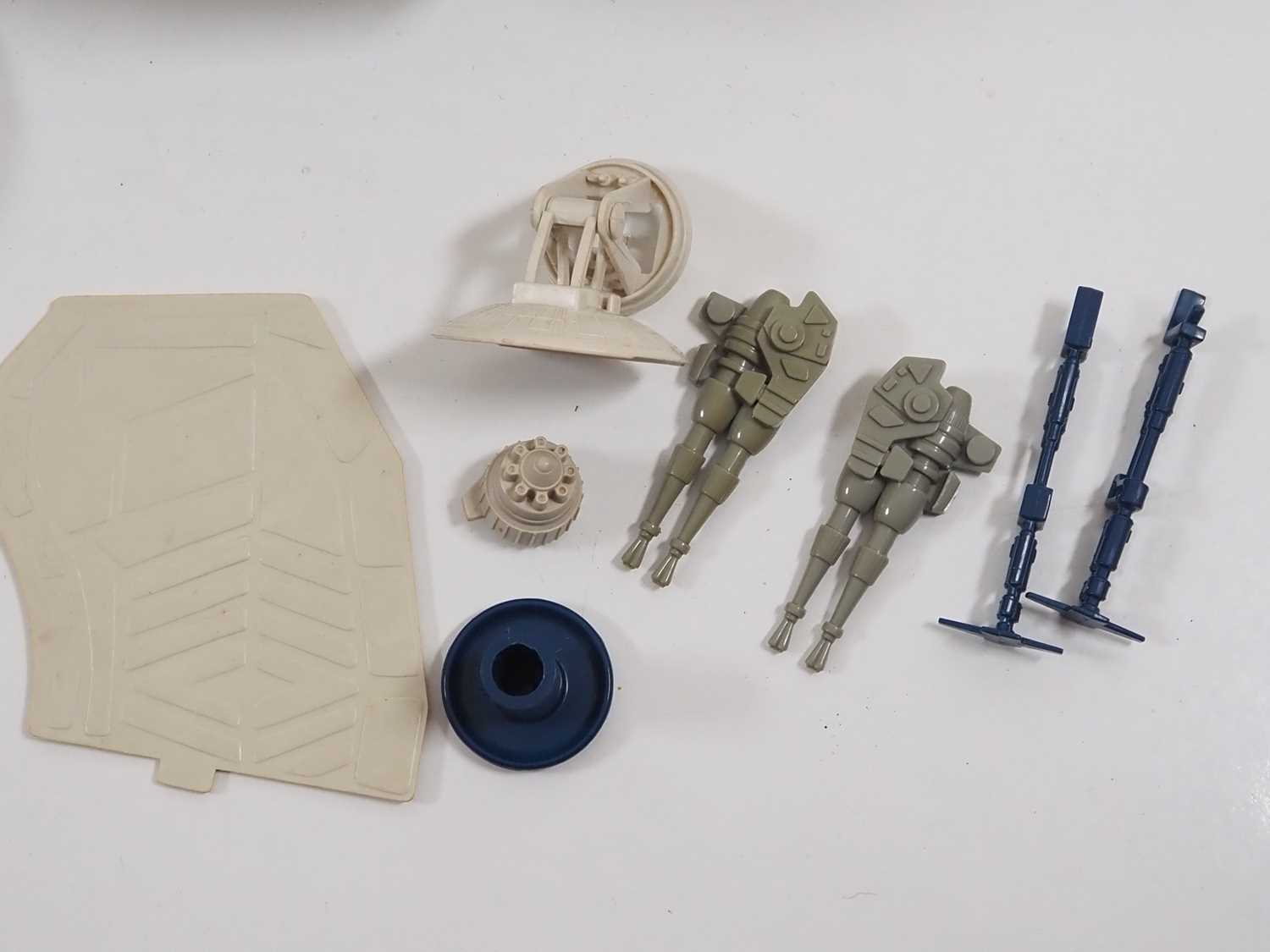 A large group of vintage PALITOY/KENNER Star Wars toys to include a Millennium Falcon, AT-AT and - Image 4 of 12