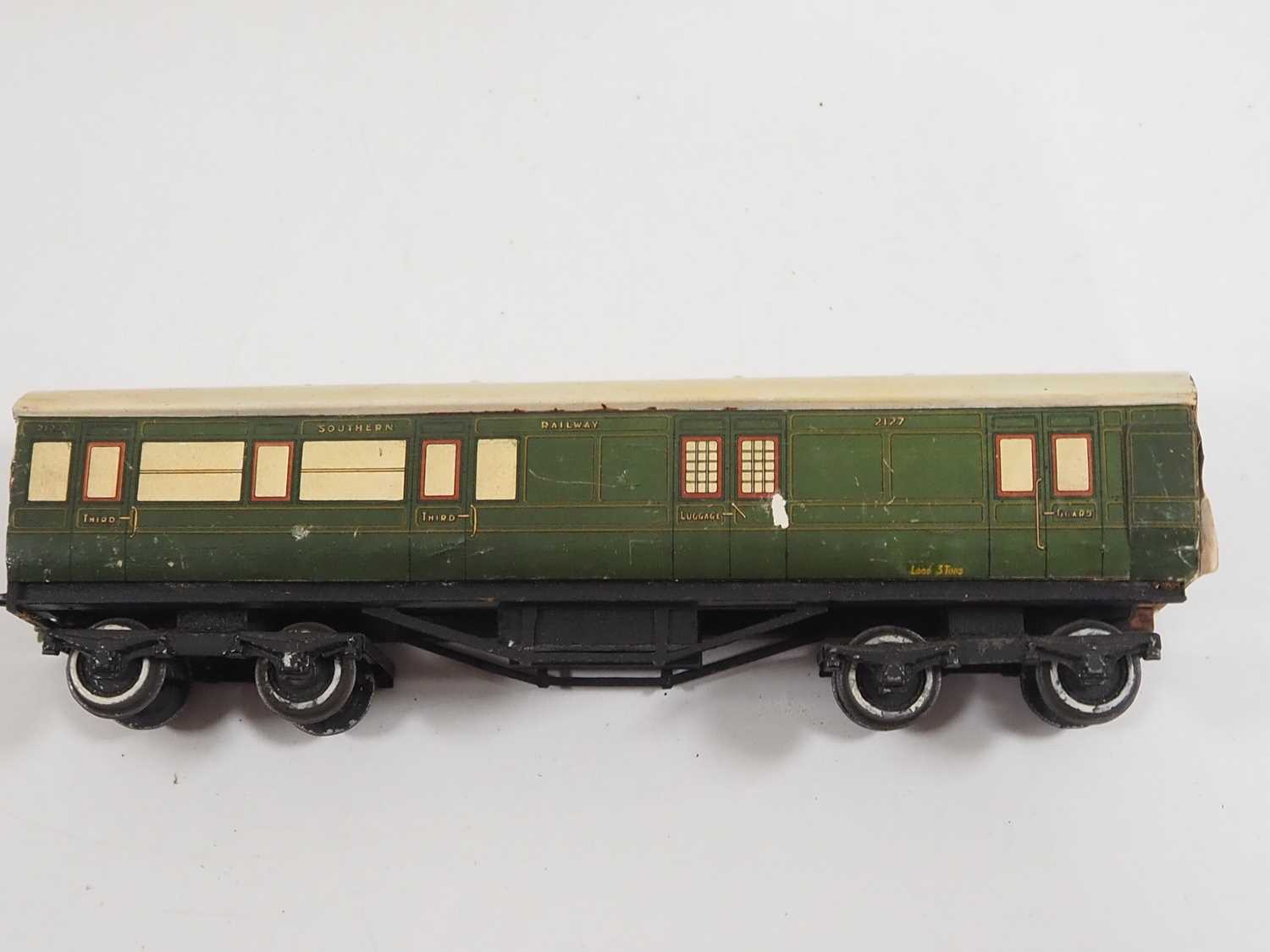 A pair of LEEDS MODEL COMPANY O gauge Southern Railway Suburban passenger coaches, one in original - Image 5 of 7