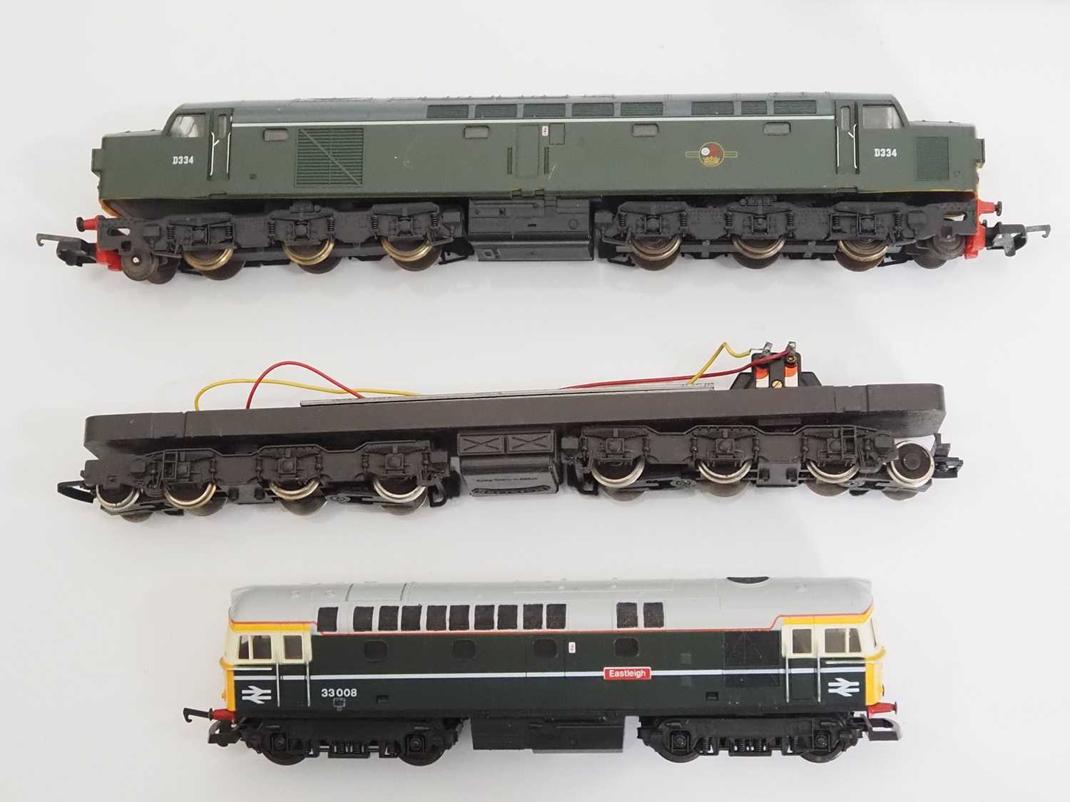 A mixed group of OO gauge diesel locos by various manufacturers all repainted, weathered or in - Image 2 of 3