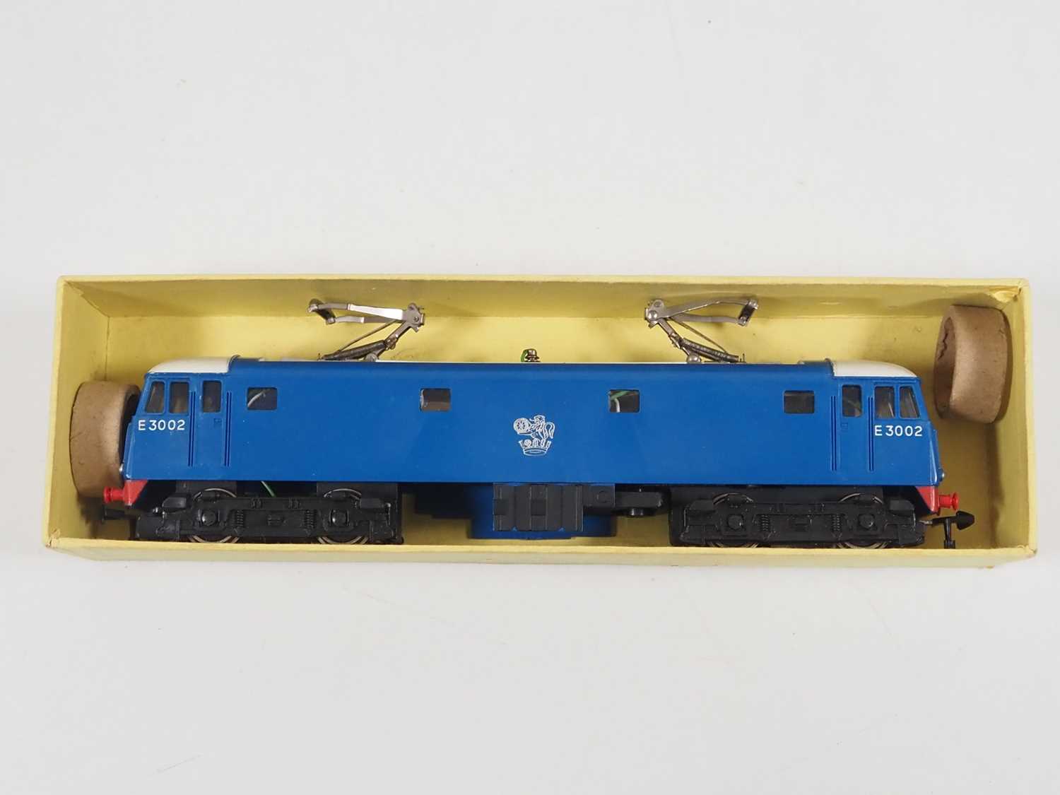 A HORNBY DUBLO OO gauge 2245 2-rail AL-1 electric locomotive numbered E3002 - G/VG in F/G box - Image 2 of 9