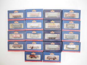 A group of BACHMANN boxed OO gauge wagons comprising various types - VG/E in VG boxes (18)