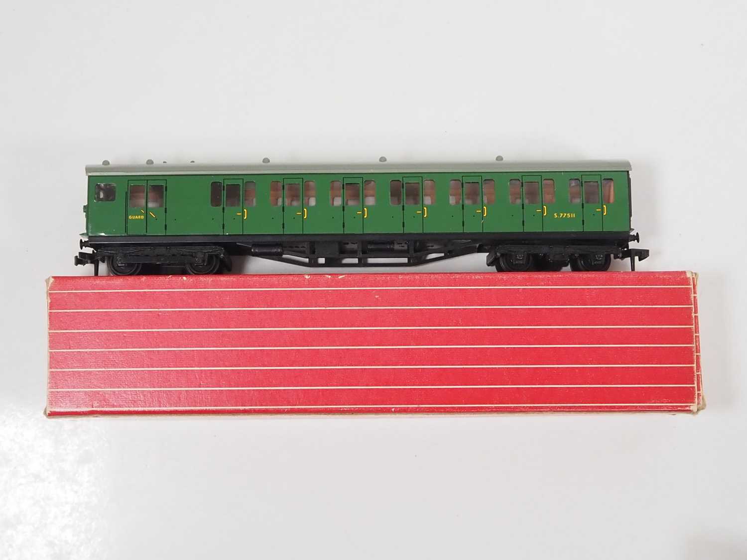 A HORNBY DUBLO 3250/4150 3-rail OO gauge BR(S) Electric Motor Coach with Driving Trailer 2 car EMU - Image 2 of 9
