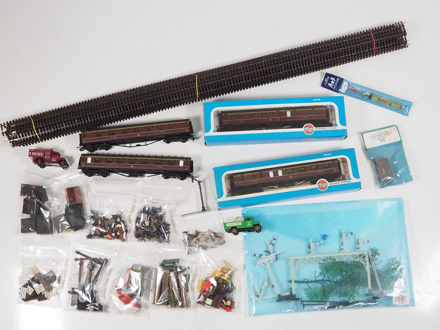 A mixed group of OO gauge model railways to include AIRFIX coaches together with track, people and