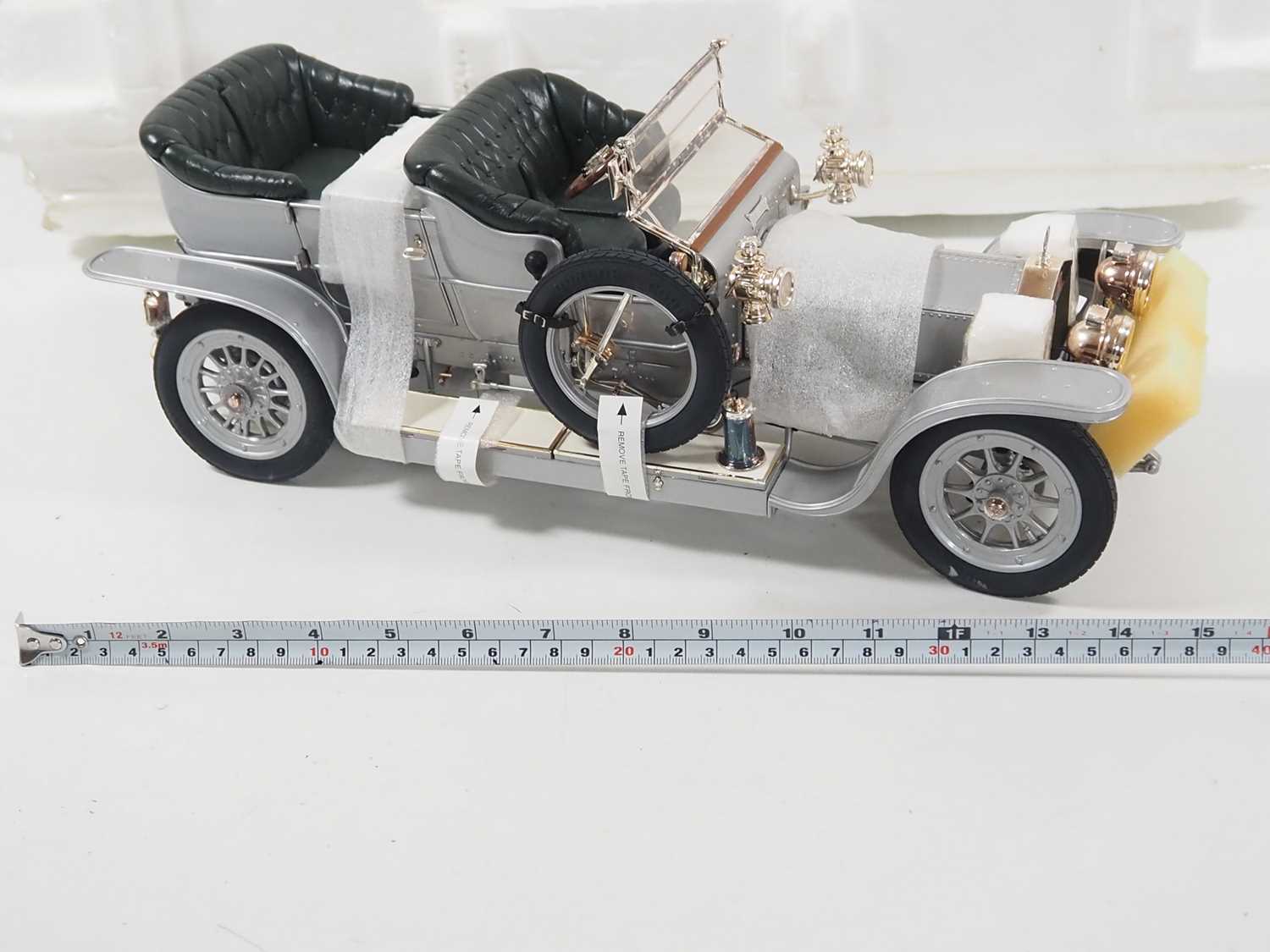A FRANKLIN MINT 1:12 scale diecast 1907 Rolls Royce Silver Ghost - appears undisplayed in original - Image 3 of 8
