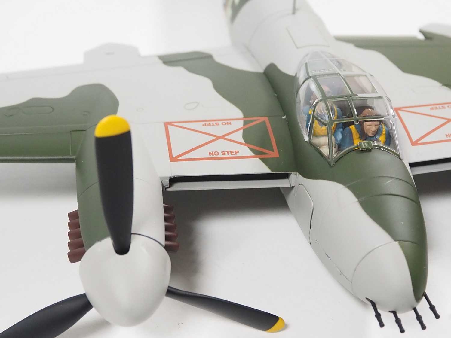 A CORGI Aviation Archive AA34604 diecast 1:32 scale DeHavilland Mosquito FBVI aircraft - VG/E in G/ - Bild 3 aus 7