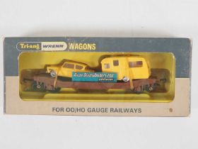 A WRENN OO gauge W4652P Low Mac wagon in Auto Distributors livery with car and caravan load - VG