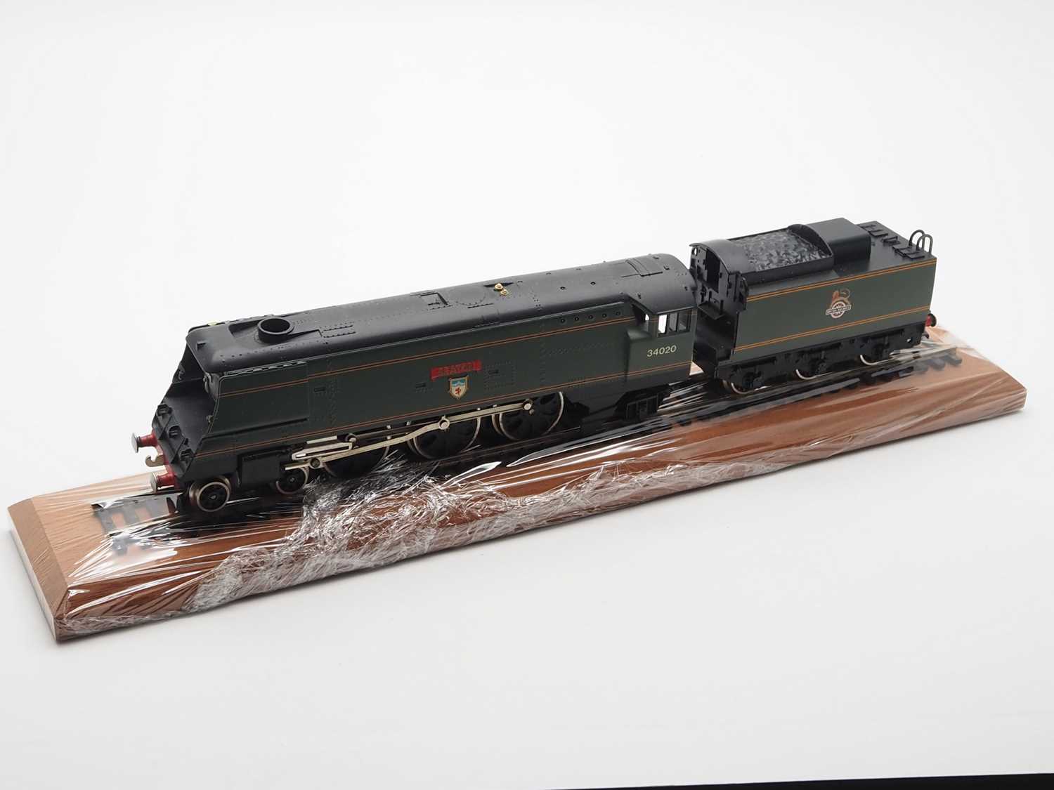 A WRENN OO Gauge W2412 streamlined West Country class locomotive in BR green 'Seaton', with plinth - Image 2 of 8