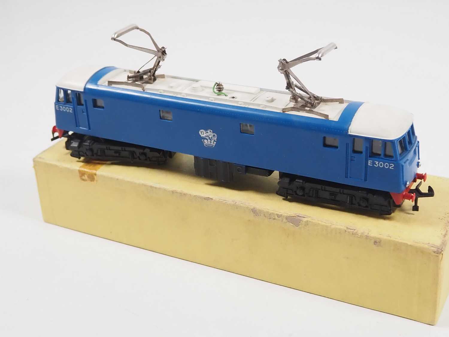 A HORNBY DUBLO OO gauge 2245 2-rail AL-1 electric locomotive numbered E3002 - G/VG in F/G box - Image 3 of 9