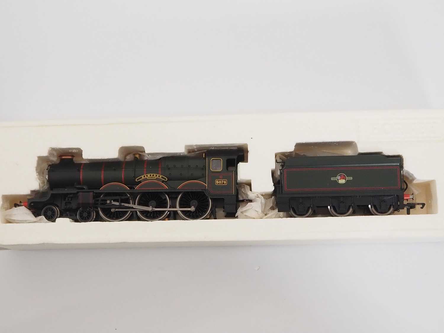 A pair of HORNBY (China) OO gauge Castle class steam locomotives in BR green livery comprising ' - Image 2 of 4