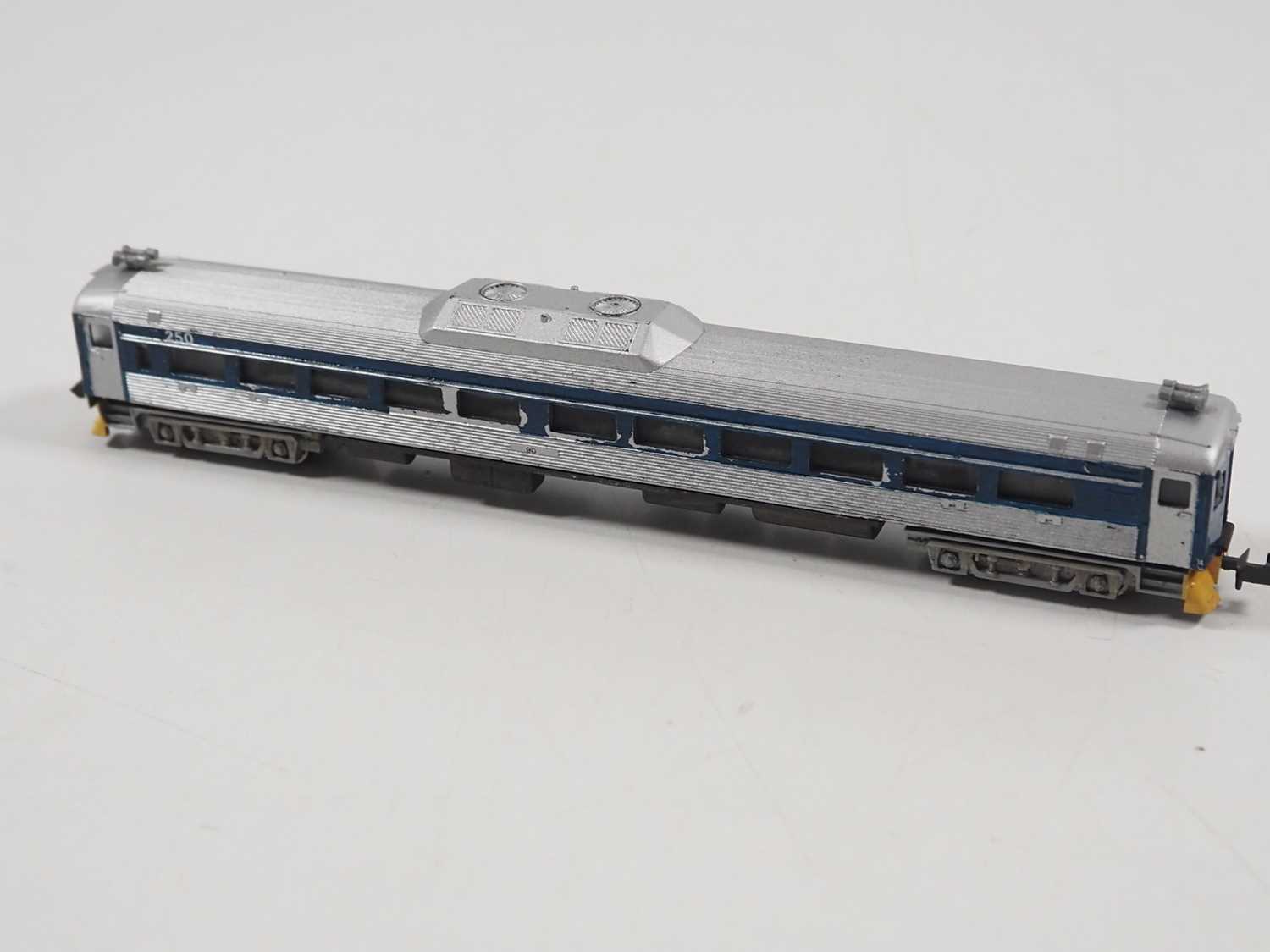 A pair of N gauge CON-COR American outline Budd RDC railcars comprising a powered and dummy version, - Bild 6 aus 9