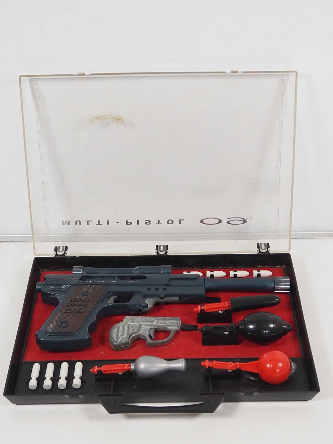 A DE-LUXE TOYS / TOPPER Multi-Pistol 09 'Secret Agent Set' - appears complete and with