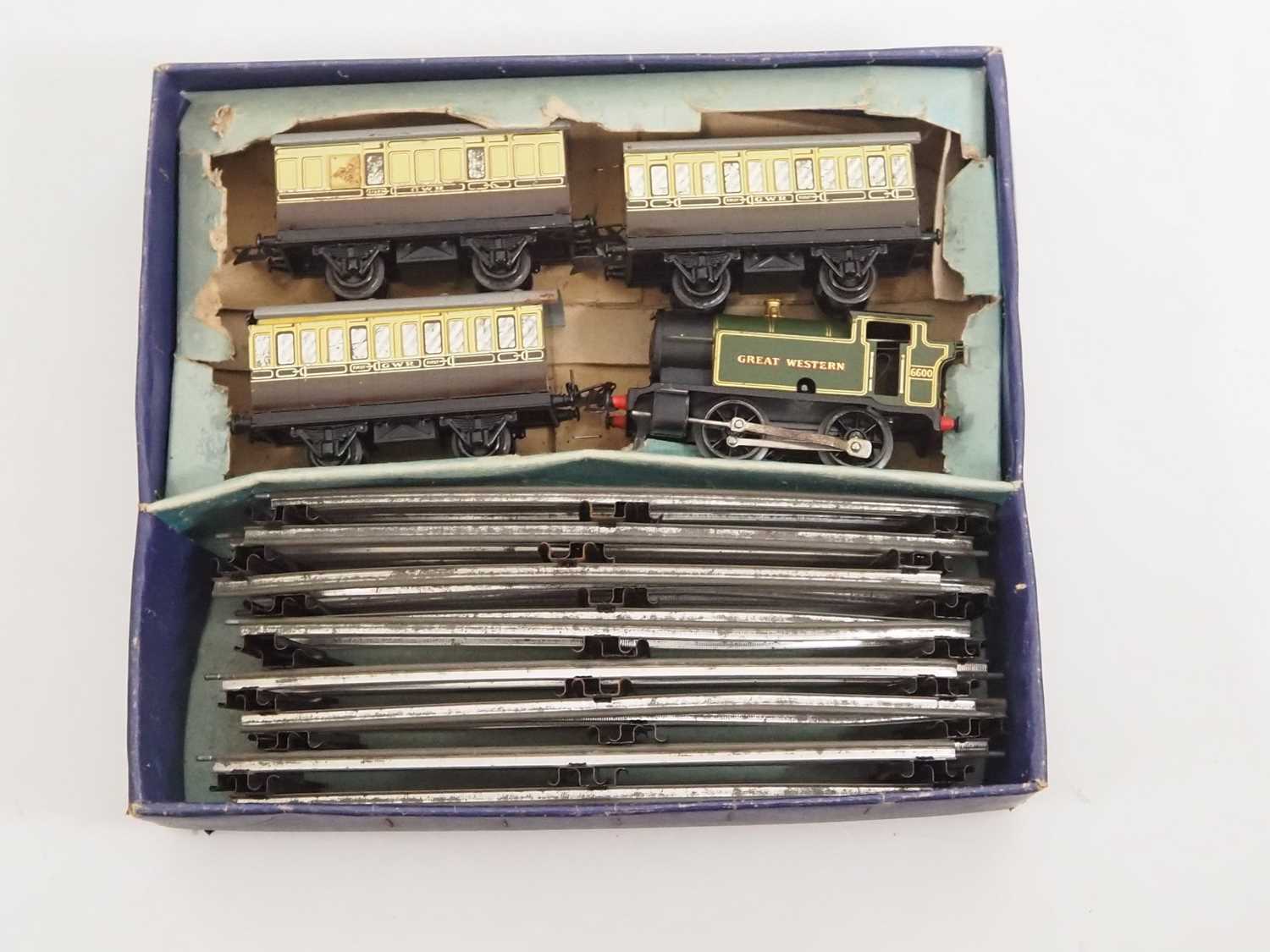 A HORNBY O gauge clockwork GWR tank passenger train set - F/G in F box - Image 2 of 6