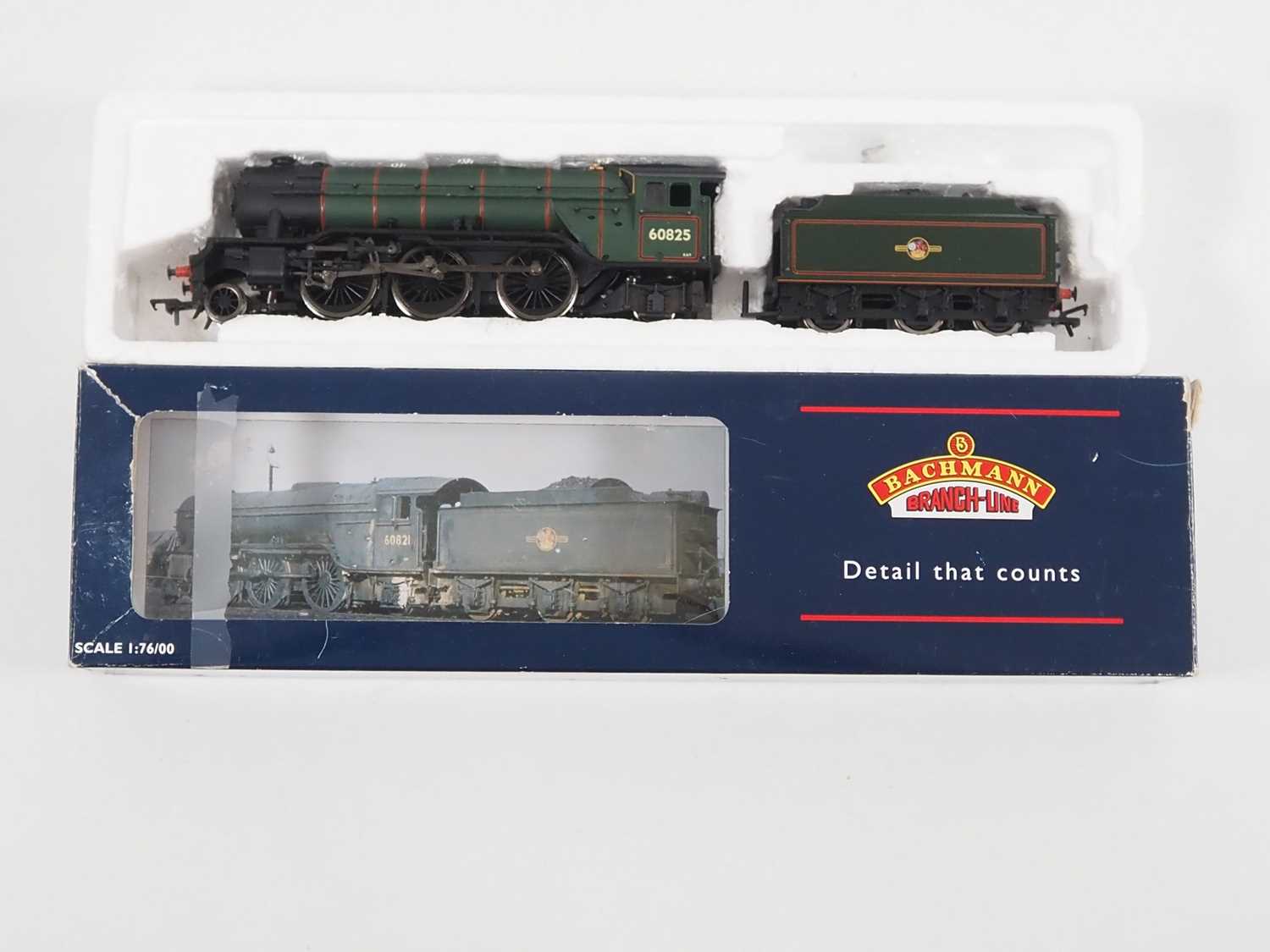 A BACHMANN OO gauge boxed class V2 steam locomotive together with an unboxed HORNBY 'Duke of - Bild 5 aus 8