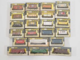 A group of WRENN boxed OO gauge wagons of various types - VG in G/VG boxes (22)