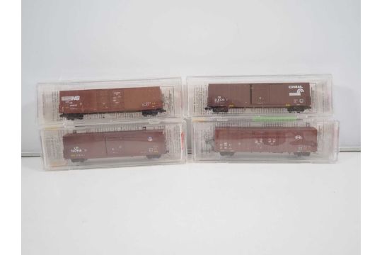 A group of American Outline N gauge Boxcars by RED CABOOSE, MICROTRAINS and others in various - Image 2 of 17