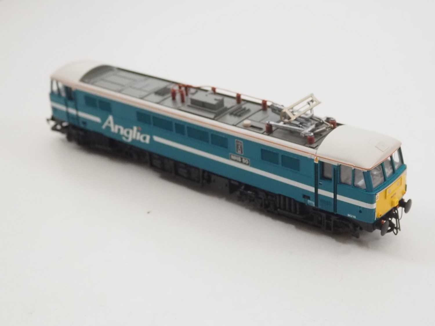 A group of HORNBY OO gauge electric locomotives comprising 2 x Class 86 in Anglia and Virgin - Image 3 of 12