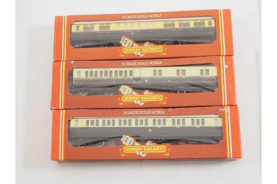 A group of OO gauge passenger coaches by HORNBY, BACHMANN and others, all GWR examples - VG in G/ - Image 3 of 7