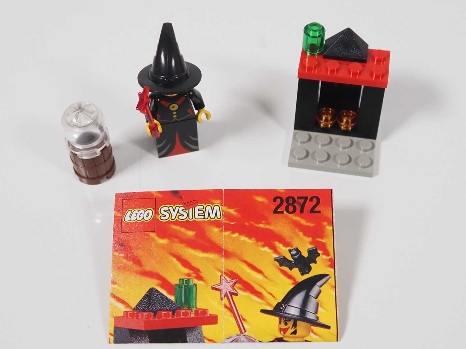 LEGO - CASTLE - A group of three Fright Knights sets comprising #2872 Witch and Fireplace (part - Image 3 of 5